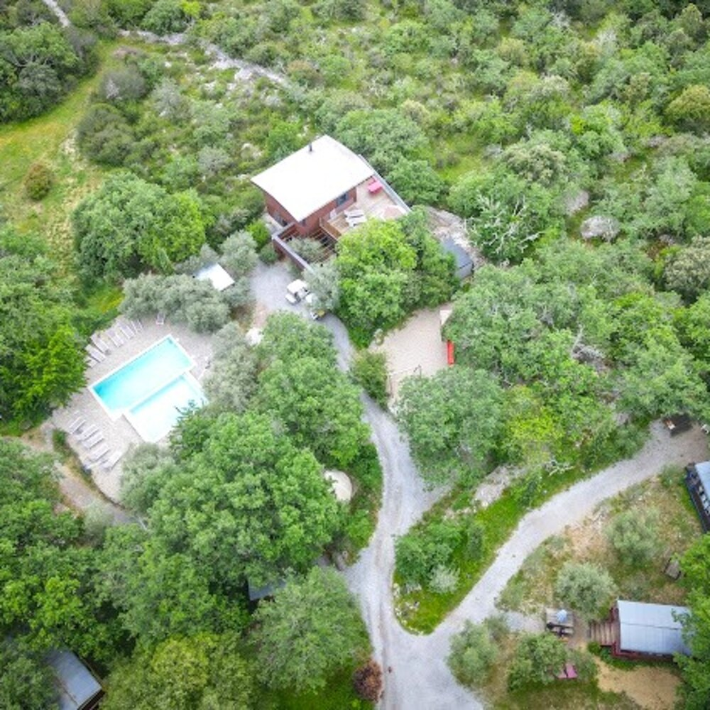 Cabane sur Pilotis avec Spa Privatif près de Privas à Vogüé