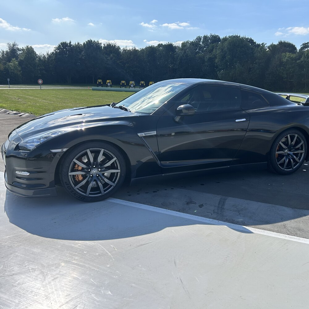 Activité : Pilotage pour Enfant en Nissan GTR près d'Évreux