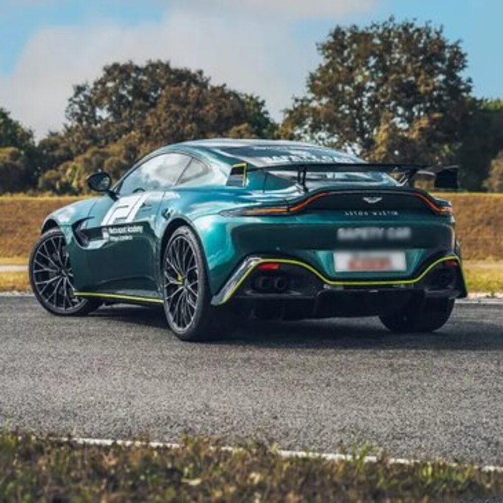 Activité : Pilotage Aston Martin Vantage F1 Edition - Circuit de la Châtre