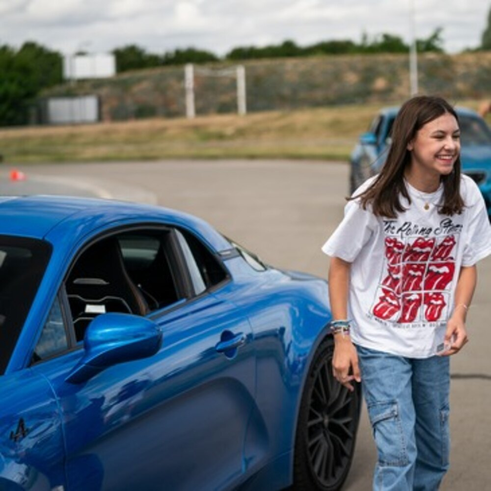 Activité : Pilotage pour Enfant en Alpine A110S près de Dax