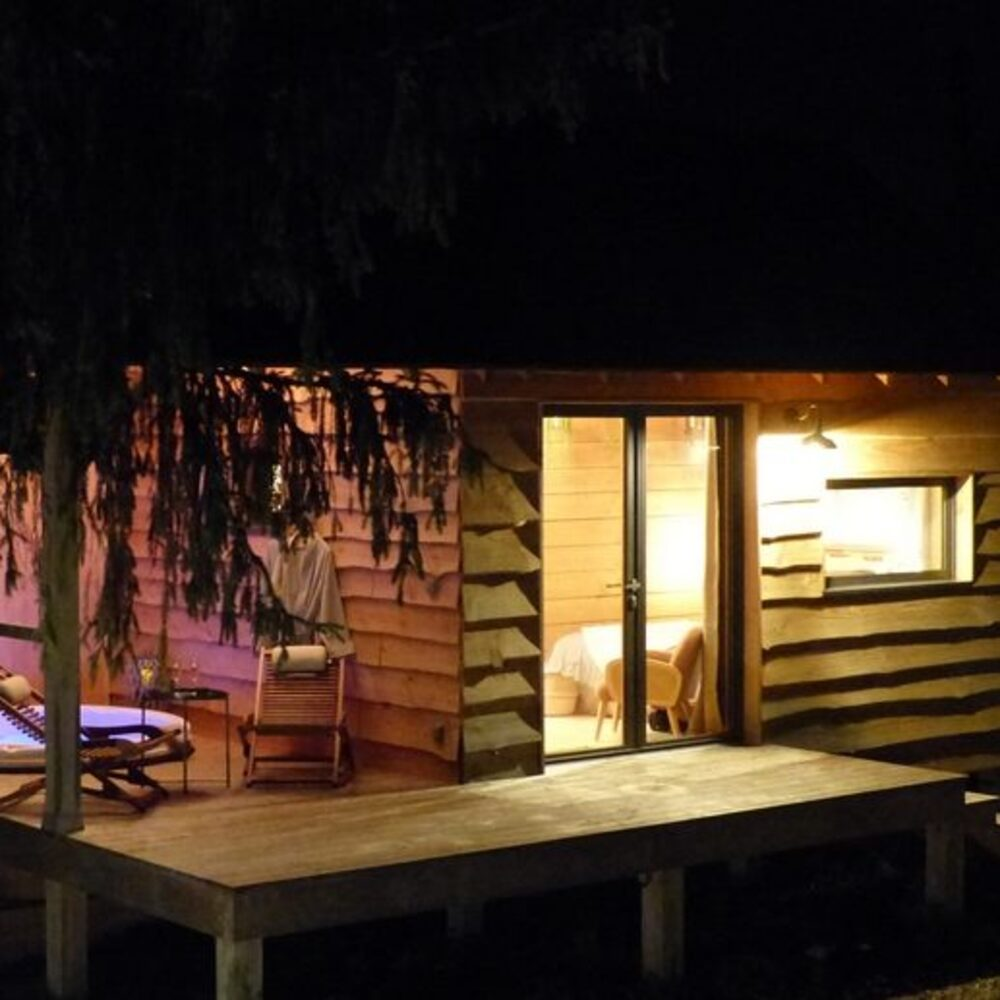 Cabane sur l'Eau avec Spa Privatif à Montereau à Montereau