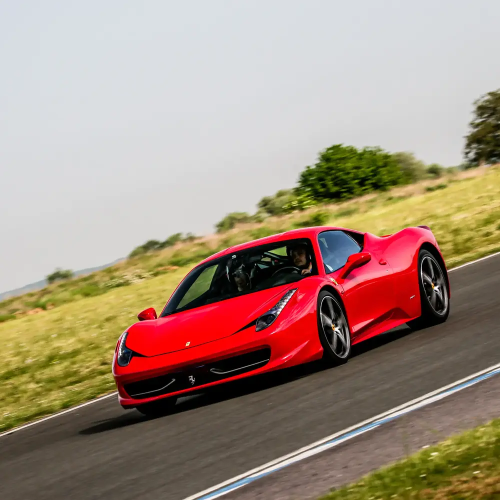 Activité : Pilotage Ferrari 458 Italia - Circuit des Ecuyers