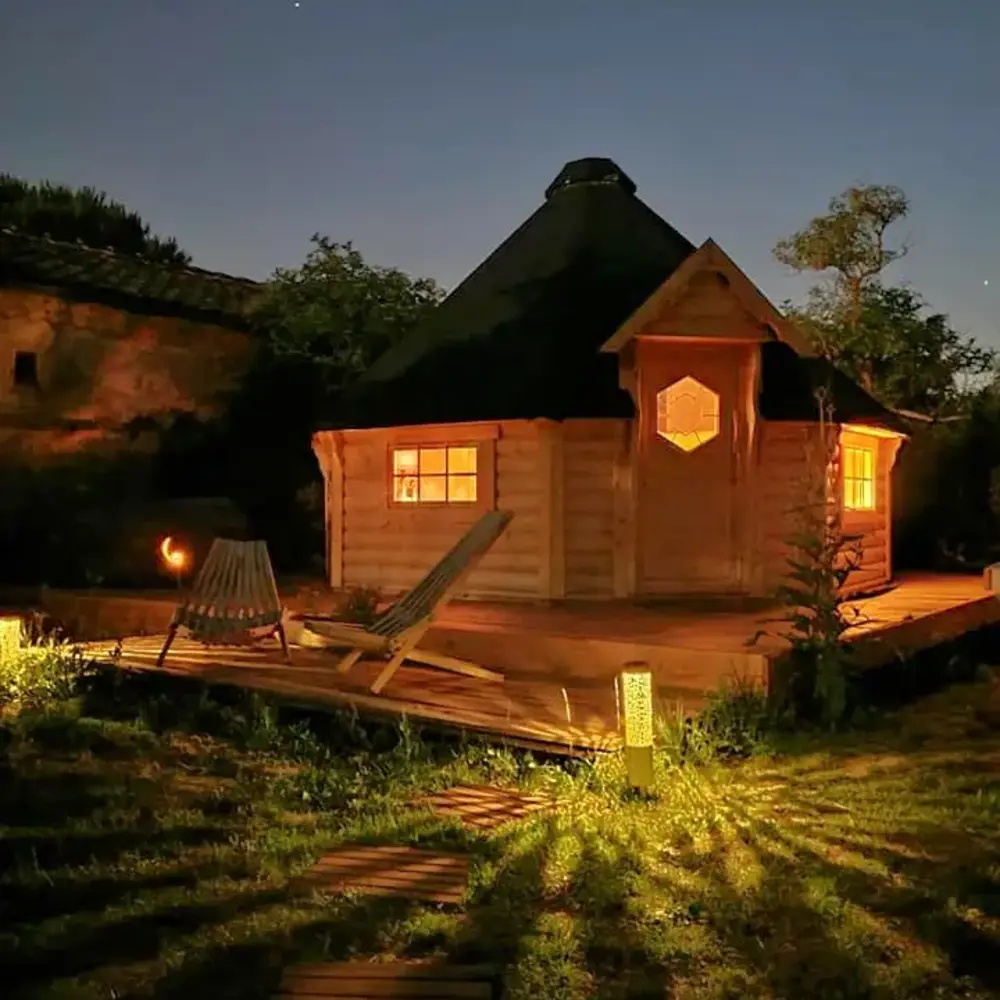 Nuit en Kota avec Spa à Auriac-sur-Vendinelle à Auriac-sur-Vendinelle