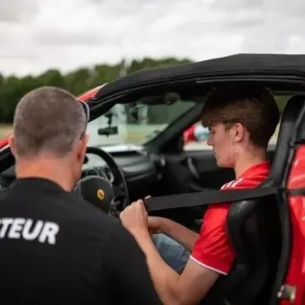 Activité : Pilotage pour Enfant en Ferrari F430 Spider - Circuit de l'Auxois-Sud