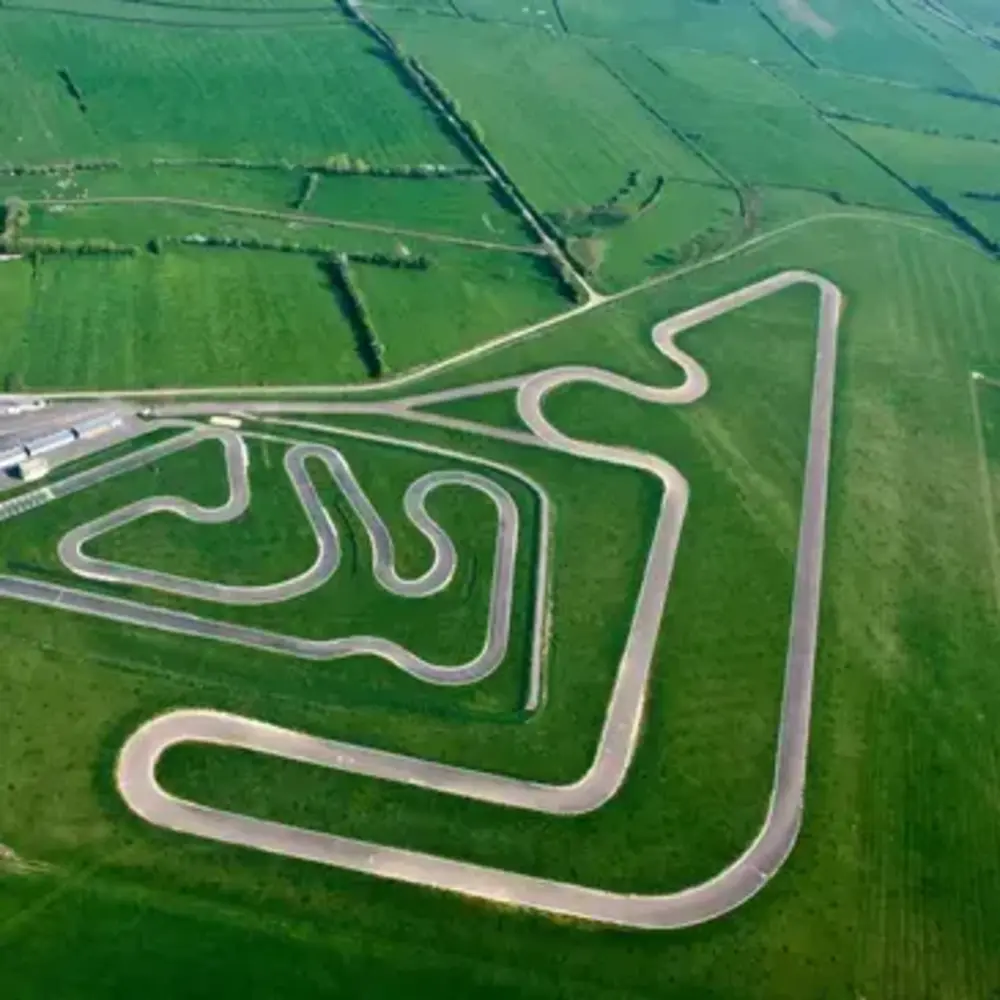Activité : Pilotage Mercedes AMG GT R Pro - Circuit de Pouilly-en-Auxois