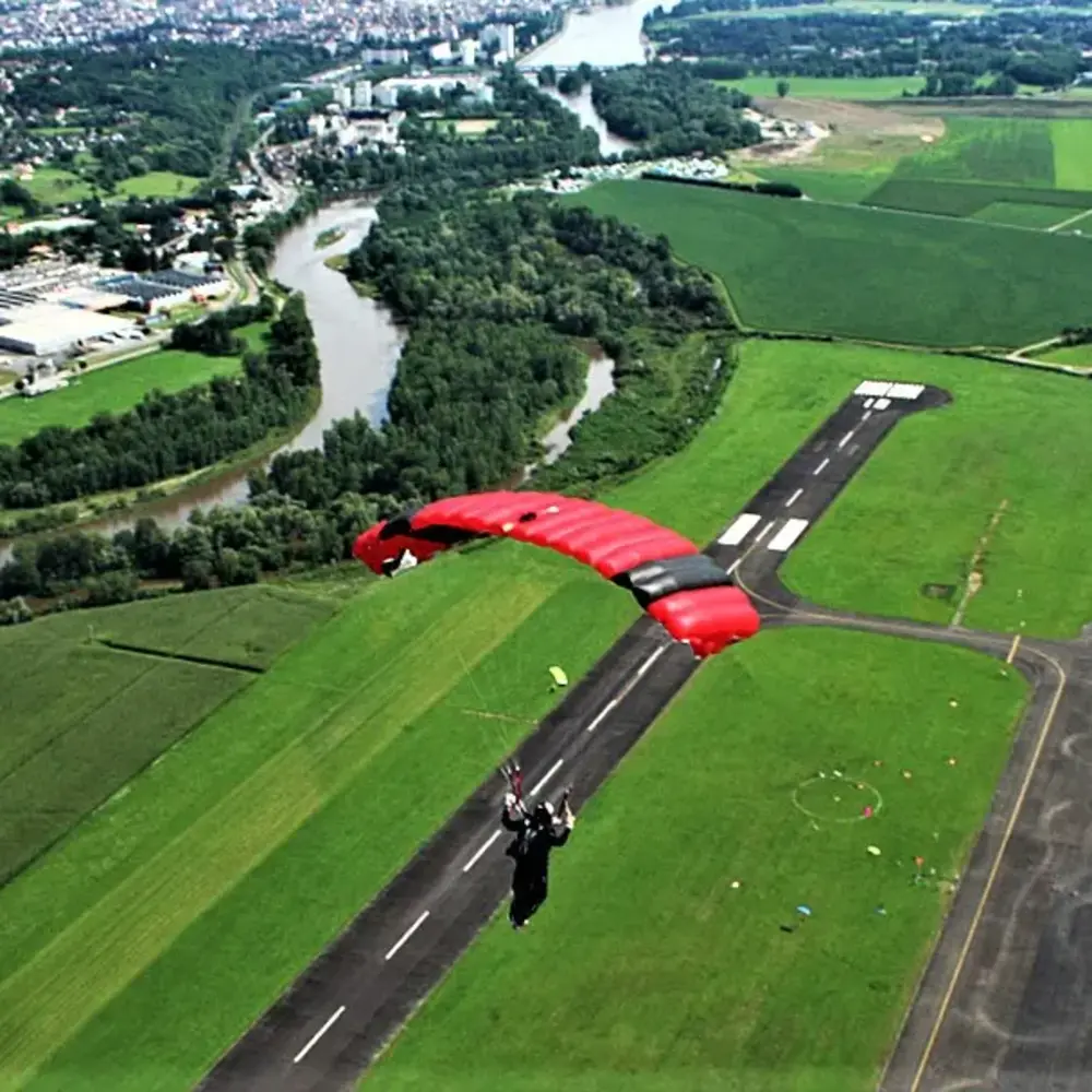 Activité : Saut en Parachute Tandem près de Clermont-Ferrand