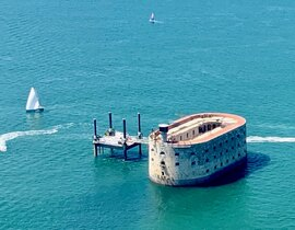 Baptême en Hélicoptère - Survol de Fort Boyard Baptême en Hélicoptère - Survol de Fort Boyard