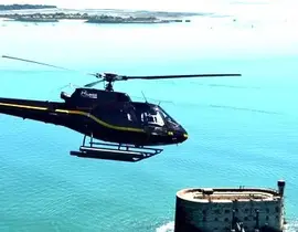 Baptême en Hélicoptère - Survol de Fort Boyard Baptême en Hélicoptère - Survol de Fort Boyard