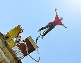 Saut à l'élastique au Viaduc de Coquillau en Vendée Saut à l'élastique au Viaduc de Coquillau en Vendée