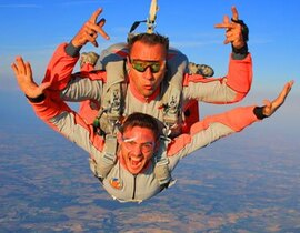 Saut en Parachute à Auch en Tandem Saut en Parachute à Auch en Tandem
