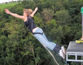 Saut à l'élastique au Mans proche de Paris Saut à l'élastique au Mans proche de Paris