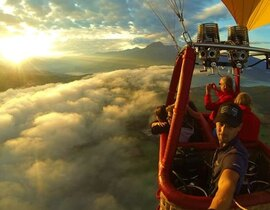 Vol en Montgolfière - Survol du Lac de Serre-Ponçon Vol en Montgolfière - Survol du Lac de Serre-Ponçon