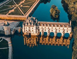 Baptême en Hélicoptère à Blois - Survol des Châteaux Baptême en Hélicoptère à Blois - Survol des Châteaux
