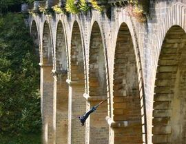 Saut à l'élastique à Epinal dans les Vosges Saut à l'élastique à Epinal dans les Vosges