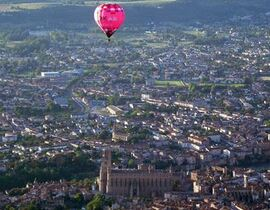 Vol en Montgolfière près d'Albi- Survol de Cordes-sur-Ciel Vol en Montgolfière près d'Albi- Survol de Cordes-sur-Ciel