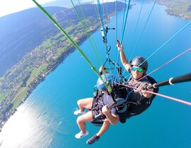 Baptême en Parapente - Survol du Lac d'Annecy Baptême en Parapente - Survol du Lac d'Annecy