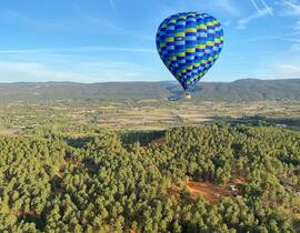 Vol en Montgolfière près de Gordes - Survol du Luberon Vol en Montgolfière près de Gordes - Survol du Luberon