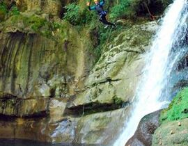 Descente du Canyon du Groin près de Bourg-en-Bresse Descente du Canyon du Groin près de Bourg-en-Bresse