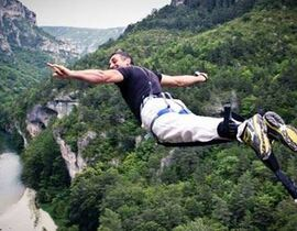 Saut à l'élastique proche de Saint-Étienne Saut à l'élastique proche de Saint-Étienne