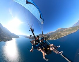 Baptême en Parapente - Survol du Lac de Serre-Ponçon Baptême en Parapente - Survol du Lac de Serre-Ponçon