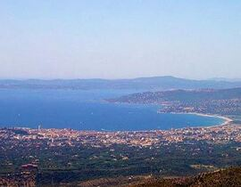 Vol Privatif en Hélicoptère à Cannes - Massif de l'Estérel Vol Privatif en Hélicoptère à Cannes - Massif de l'Estérel