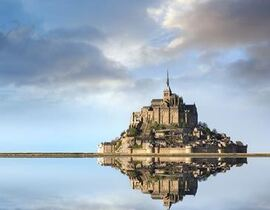 Voltige en Avion de légende au Mont Saint Michel Voltige en Avion de légende au Mont Saint Michel