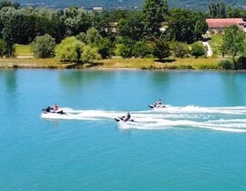 Randonnée en Jet Ski près d'Ambérieu-en-Bugey Randonnée en Jet Ski près d'Ambérieu-en-Bugey