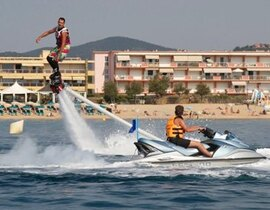 Initiation au Flyboard à Bormes-les-Mimosas Initiation au Flyboard à Bormes-les-Mimosas