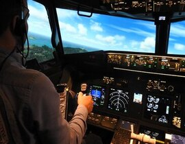 Simulateur de Vol sur Vérins Boeing 737 à Cergy Pontoise Simulateur de Vol sur Vérins Boeing 737 à Cergy Pontoise