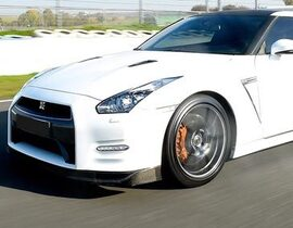 Stage de Pilotage Nissan GT-R - Circuit des Ecuyers Stage de Pilotage Nissan GT-R - Circuit des Ecuyers