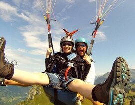 Baptême en Parapente près de Lausanne en Suisse Baptême en Parapente près de Lausanne en Suisse