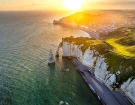 Baptême en Hélicoptère à Deauville - Les Falaises d'Etretat Baptême en Hélicoptère à Deauville - Les Falaises d'Etretat