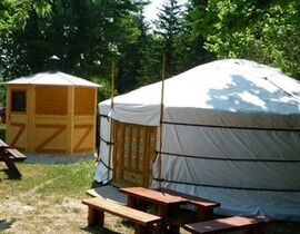 Nuit en Yourte à l'Isle-sur-La-Sorgue Nuit en Yourte à l'Isle-sur-La-Sorgue