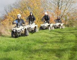 Randonnée en Quad dans les Vignes près d'Angers Randonnée en Quad dans les Vignes près d'Angers
