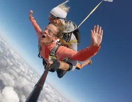 Saut en Parachute Tandem à Montargis au Sud de Paris Saut en Parachute Tandem à Montargis au Sud de Paris