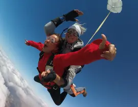 Saut en Parachute Tandem près d'Etampes Saut en Parachute Tandem près d'Etampes