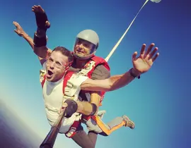 Saut en Parachute Tandem près d'Orléans Saut en Parachute Tandem près d'Orléans