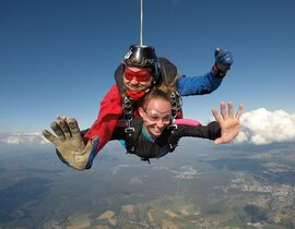 Saut en Parachute Tandem à Reims Saut en Parachute Tandem à Reims