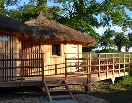 Nuit en Lodge sur Pilotis près de Poitiers Nuit en Lodge sur Pilotis près de Poitiers