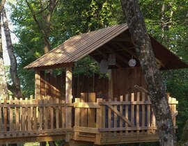 Nuit en Cabane Perchée avec Spa près de Bergerac Nuit en Cabane Perchée avec Spa près de Bergerac