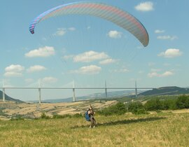 Initiation au Parapente au Viaduc de Millau Initiation au Parapente au Viaduc de Millau