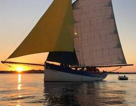 Sortie en Voilier au Coucher de Soleil en Baie de Quiberon Sortie en Voilier au Coucher de Soleil en Baie de Quiberon