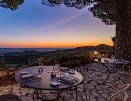 Week End en Amoureux à l'Abbaye de Sainte-Croix Week End en Amoureux à l'Abbaye de Sainte-Croix