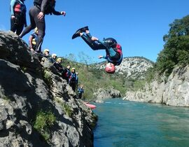 Canyoning dans les Gorges du Diable près de Montpellier Canyoning dans les Gorges du Diable près de Montpellier