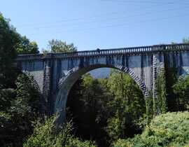 Saut à l’Élastique au Viaduc d'Arudy près de Pau Saut à l’Élastique au Viaduc d'Arudy près de Pau
