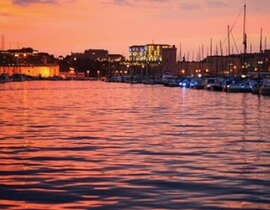 Sortie en Catamaran au Coucher du Soleil à Marseille Sortie en Catamaran au Coucher du Soleil à Marseille