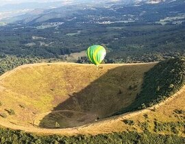 Week-end Vol en Montgolfière - Survol des Volcans d'Auvergne Week-end Vol en Montgolfière - Survol des Volcans d'Auvergne