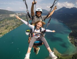 Baptême en Parapente à Talloires - Survol du Lac d'Annecy Baptême en Parapente à Talloires - Survol du Lac d'Annecy