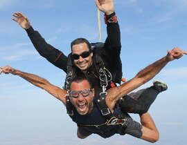 Saut en Parachute Tandem près de Perpignan Saut en Parachute Tandem près de Perpignan