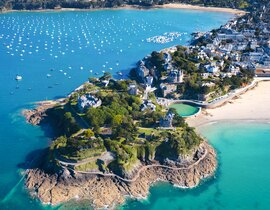 Baptême en Hélicoptère à Dinan Baptême en Hélicoptère à Dinan